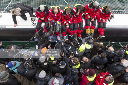 IDEC SPORT- ARRIVEE  RECORD TROPHEE JULES VERNE
