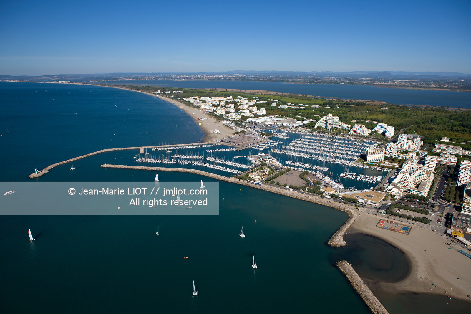 France, Hérault (34), Station Balnéaire et Port de plaisance de La Grande Motte, Vue aérienne