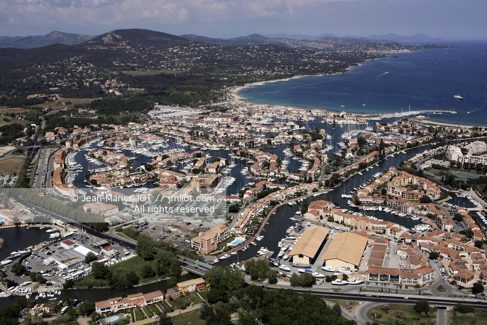 PORT GRIMAUD.PHOTO © JEAN-MARIE LIOT