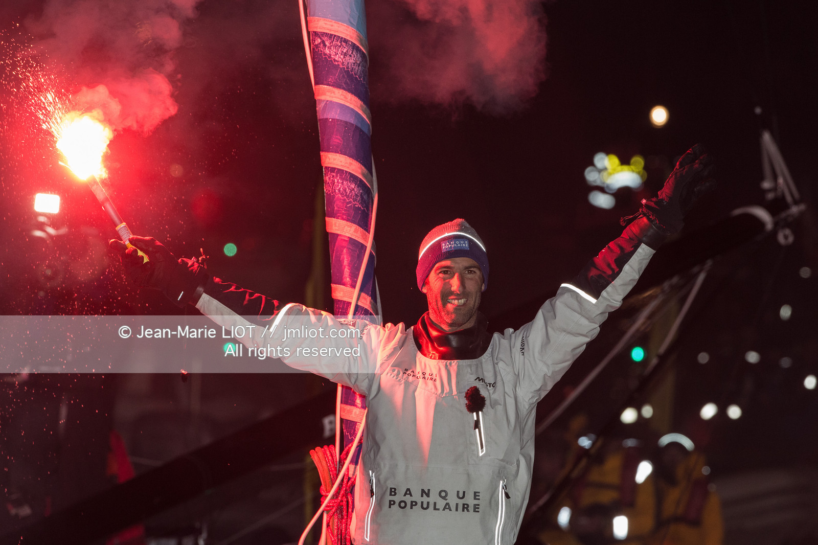 Les Sables d'Olonne, le 19 janvier 2017 arrivée d'Armel Le Cléac'h (FR) skipper de l'imoca Banque Populaire arrive 1er du Vendee globe 2016-2017. Photo © Jean-Marie Liot   DPPI