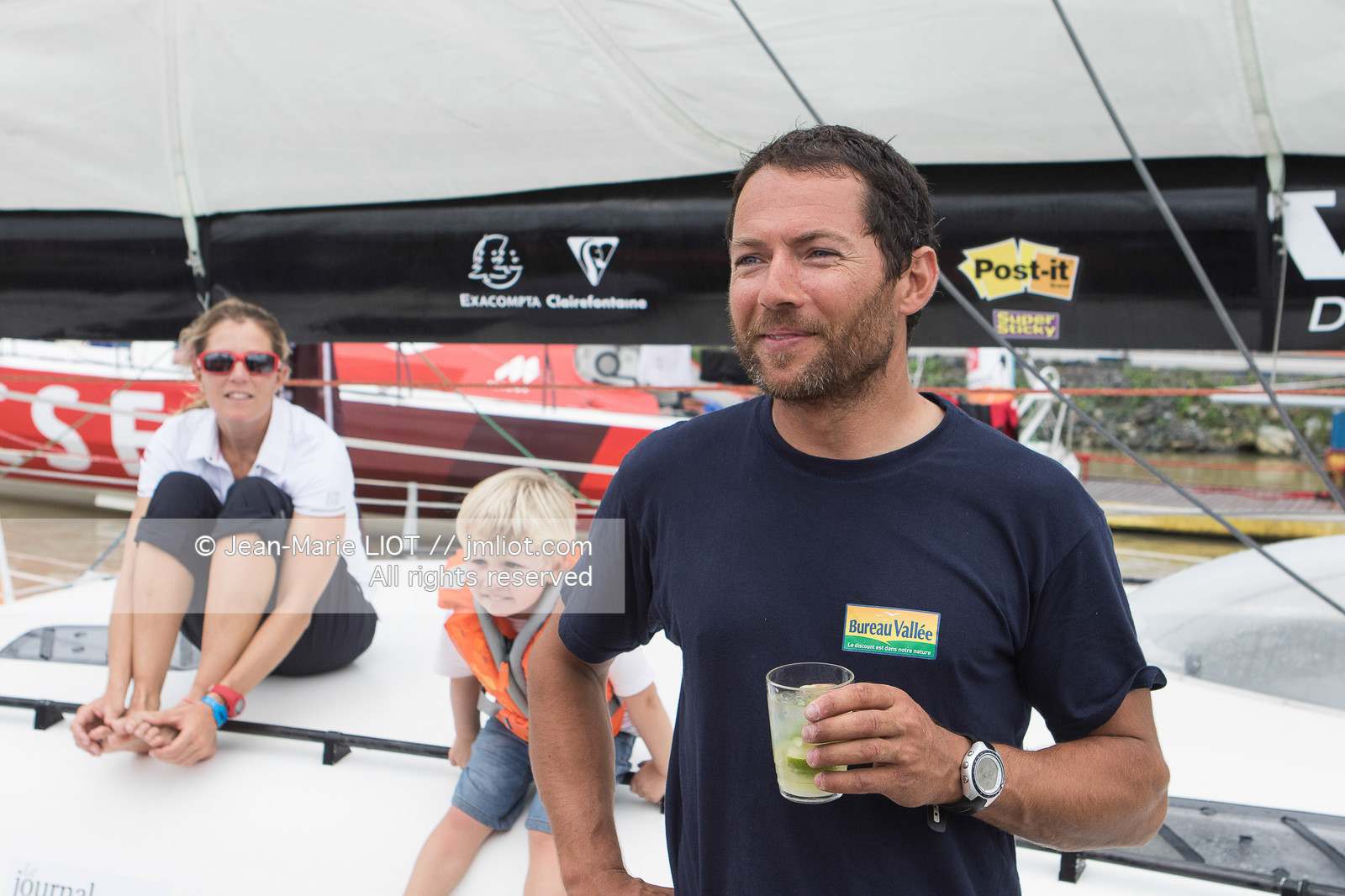 ARRIVEE BUREAU VALLEE