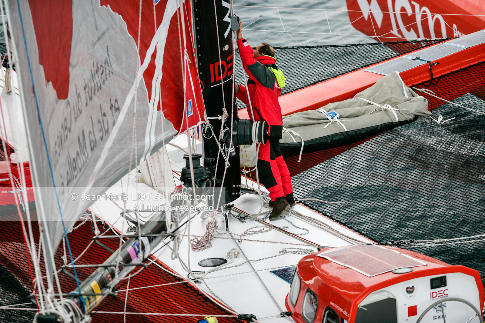 SAILING IDEC & FRANCIS JOYON