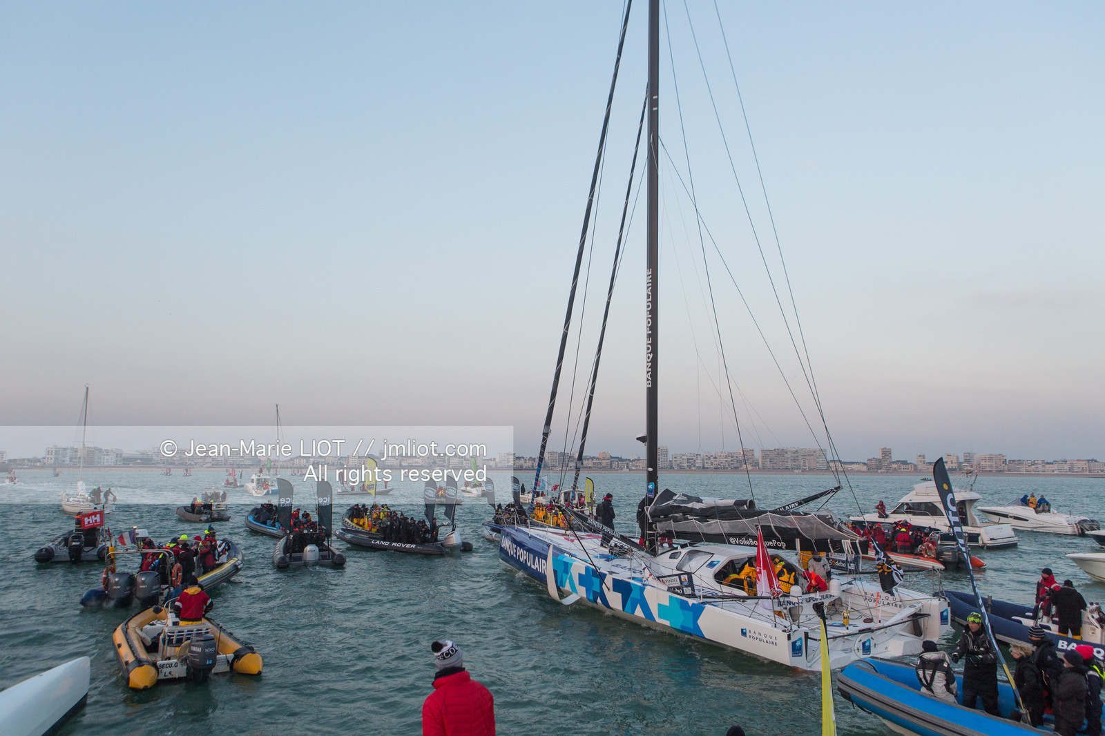 Les Sables d'Olonne, le 19 janvier 2017 arrivée d'Armel Le Cléac'h (FR) skipper de l'imoca Banque Populaire arrive 1er du Vendee globe 2016-2017. Photo © Jean-Marie Liot   DPPI