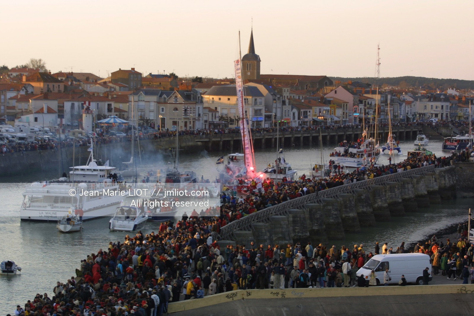 VENDEE GLOBE 2001- ARRIVEE ROLAND JOURDAIN