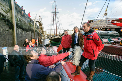 SAILING IDEC & FRANCIS JOYON