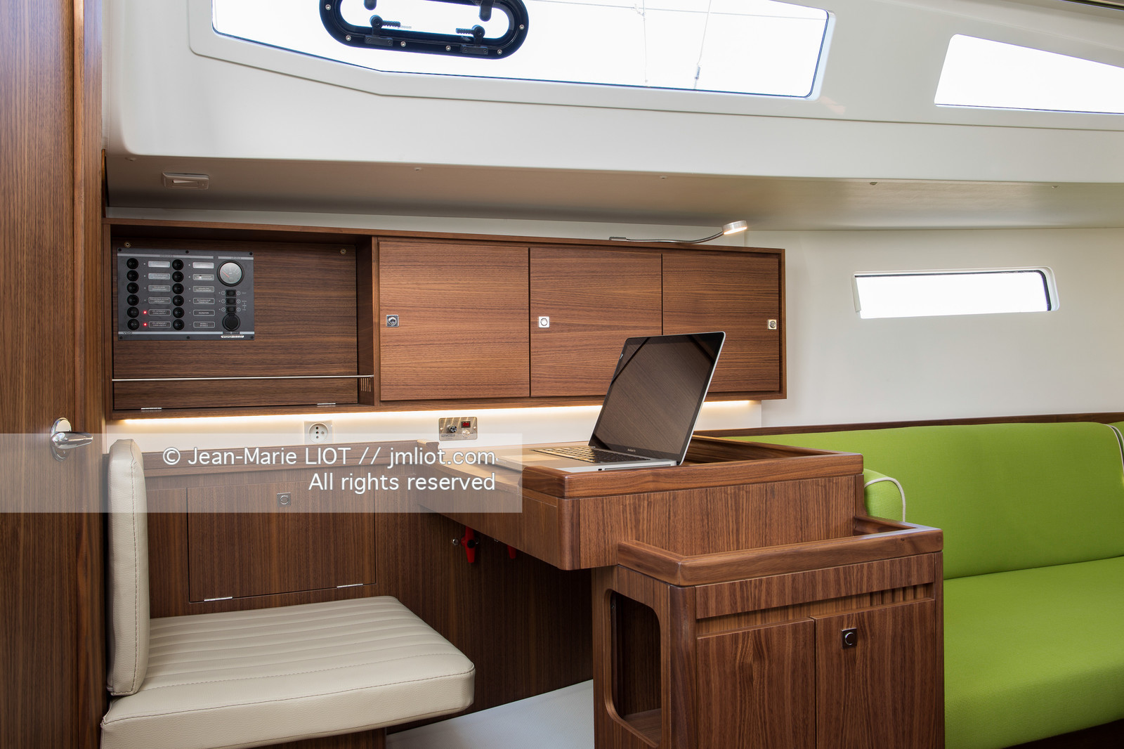 J 112 E - INTERIEUR ET DEATAILS