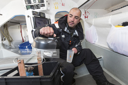 DES PIEDS ET DES MAINS - DAMIEN SEGUIN