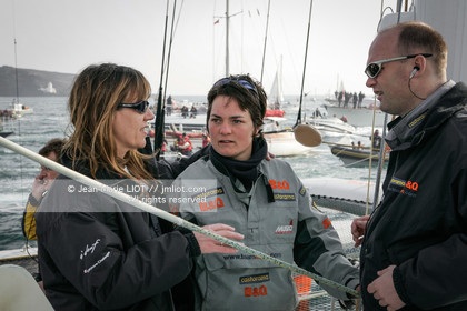 Départ d'Ellen MacArthur à bord du maxi-trimaran B&Q Castorama, pour tenter de battre le record du Tour du Monde en Solitaire sans Escale, à Falmouth (GB), le 27 novembre 2004, photo : Jean-Marie LIOT - www.jmliot.com