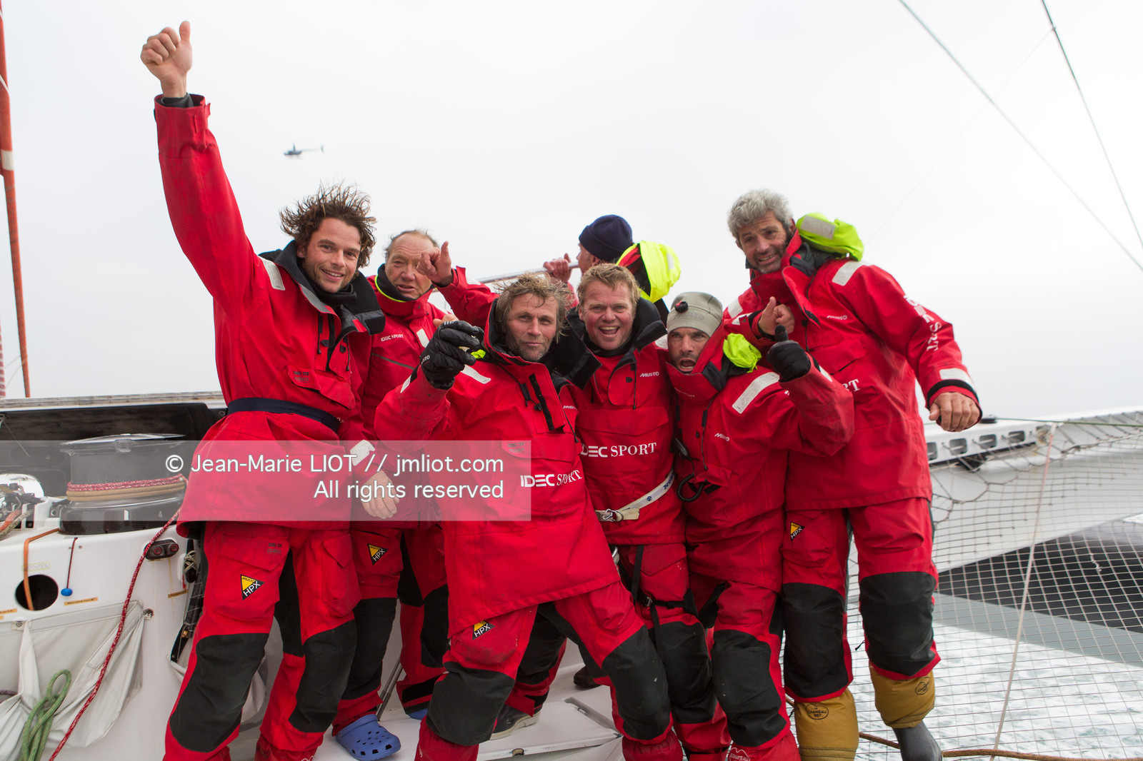 IDEC SPORT- ARRIVEE  RECORD TROPHEE JULES VERNE