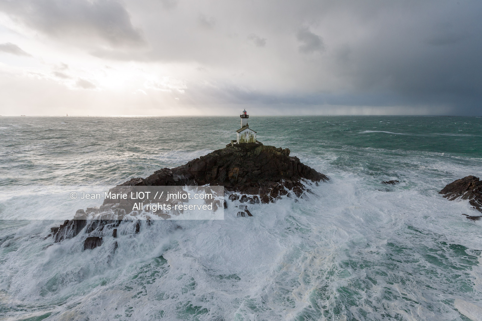 PHARES DANS LA TEMPËTE.