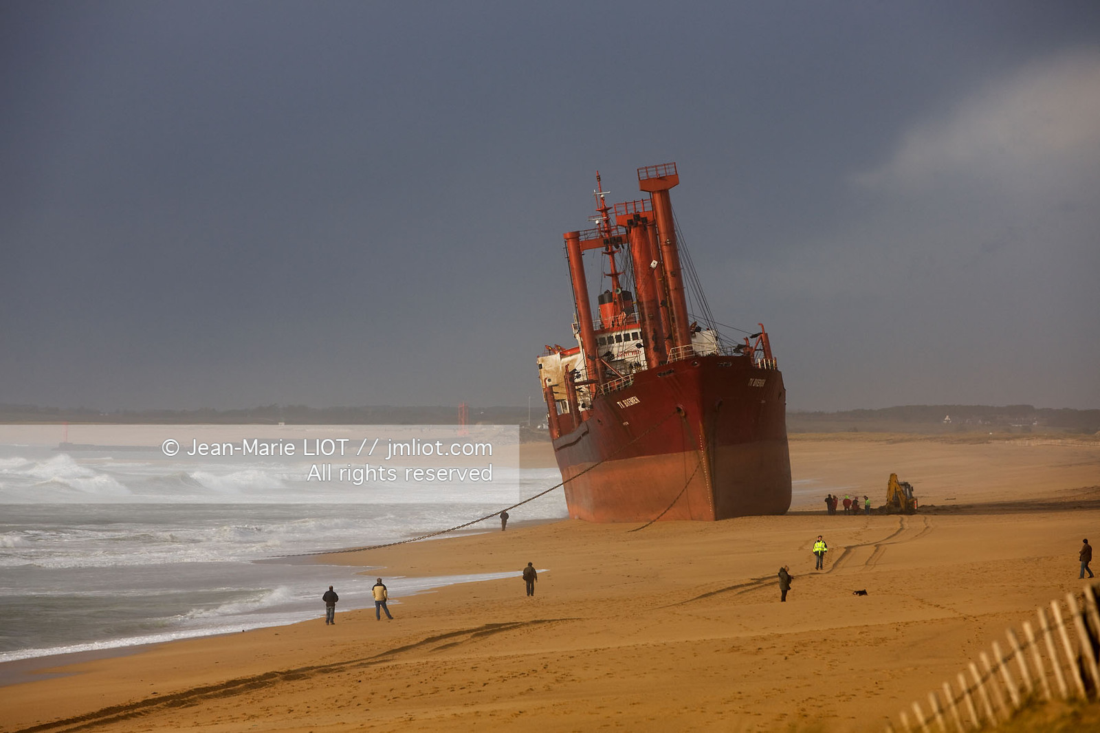 Erdeven, cargo échoué sur la plage