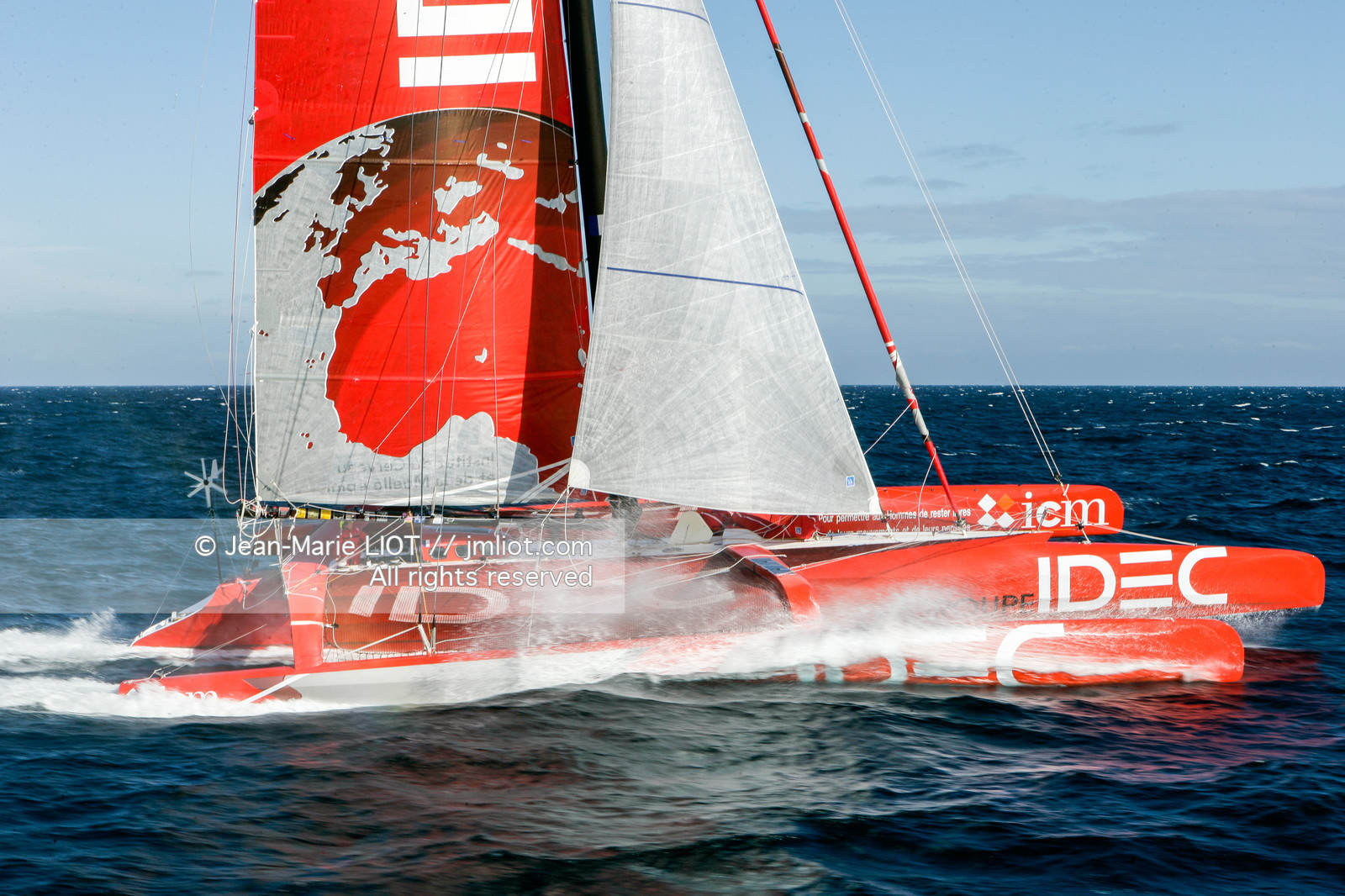 FRANCIS JOYON A L'ENTRAINEMENT SUR IDEC