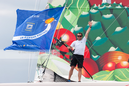 ROUTE DU RHUM 2010 - ARRIVEE DE LIONEL LEMONCHOIS