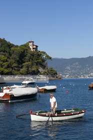Portofino,le joli port en italien est situé au creux d'une anse sur la côte Ligure. Ce petit port de pêche devenu une des stations balnéaires les plus huppées d'Italie n'a pourtant pas perdu son charme..photo © Jean-Marie Liot.