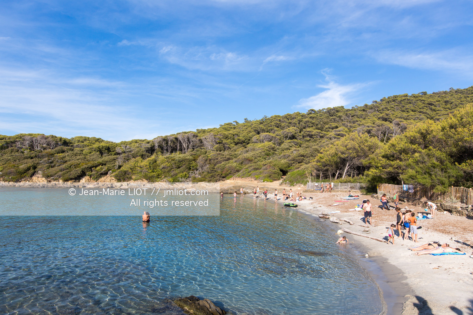 Port-Cros, au large d'Hyères dans le département du Var, petite île de 4 km de long est une réserve de la faune et la flore. Photo © Jean-Marie Liot.