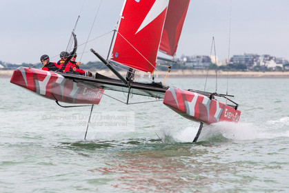 EASY TO FLY - EYOTY 2016