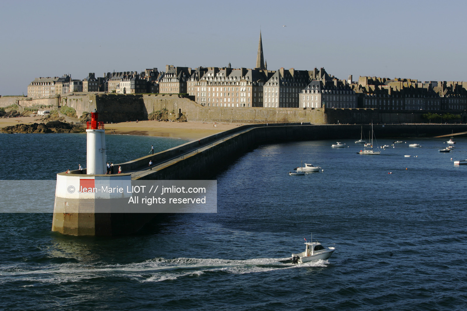 PHOTO © JEAN-MARIE LIOT