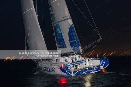 Arrivée, au Costa-Rica de l'imoca Banque populaire, le19 novembre 2011. Les skippers Armel Le Cleac'h et Christopher Pratt se placent à la 3ème place dans la catégorie des imocas. Photo © Jean-marie Liot DPPI.