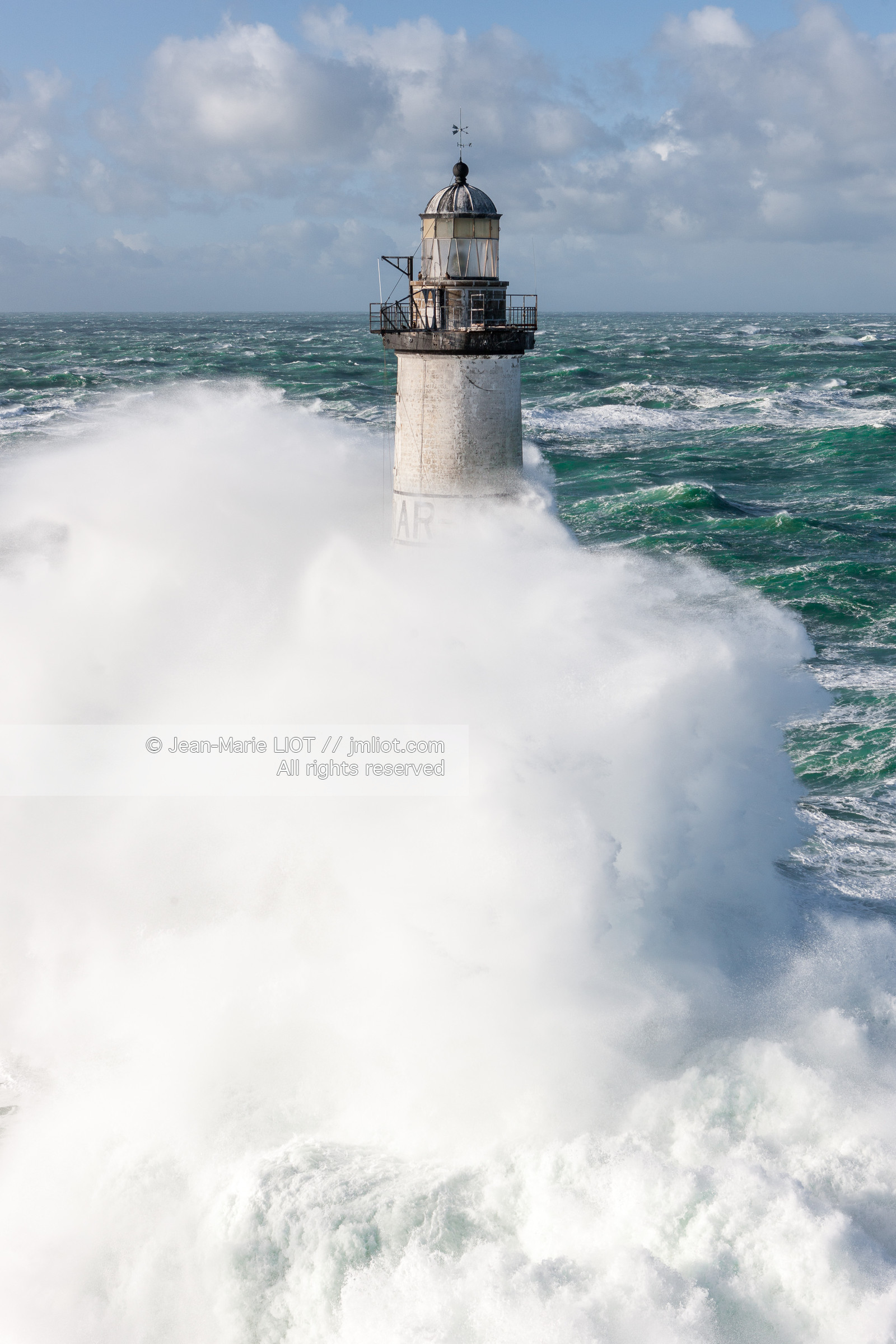 PHARES DANS LA TEMPËTE.