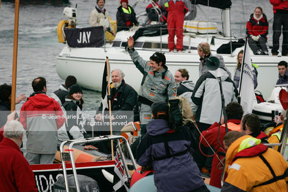 Départ d'Ellen MacArthur à bord du maxi-trimaran B&Q Castorama, pour tenter de battre le record du Tour du Monde en Solitaire sans Escale, à Falmouth (GB), le 27 novembre 2004, photo : Jean-Marie LIOT - www.jmliot.com