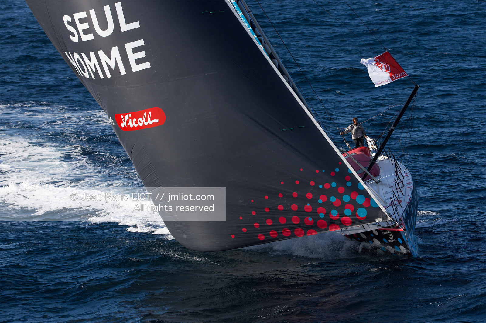 ERIC BELLION - COMME UN SEUL HOMME - VENDEE GLOBE 2016-2017