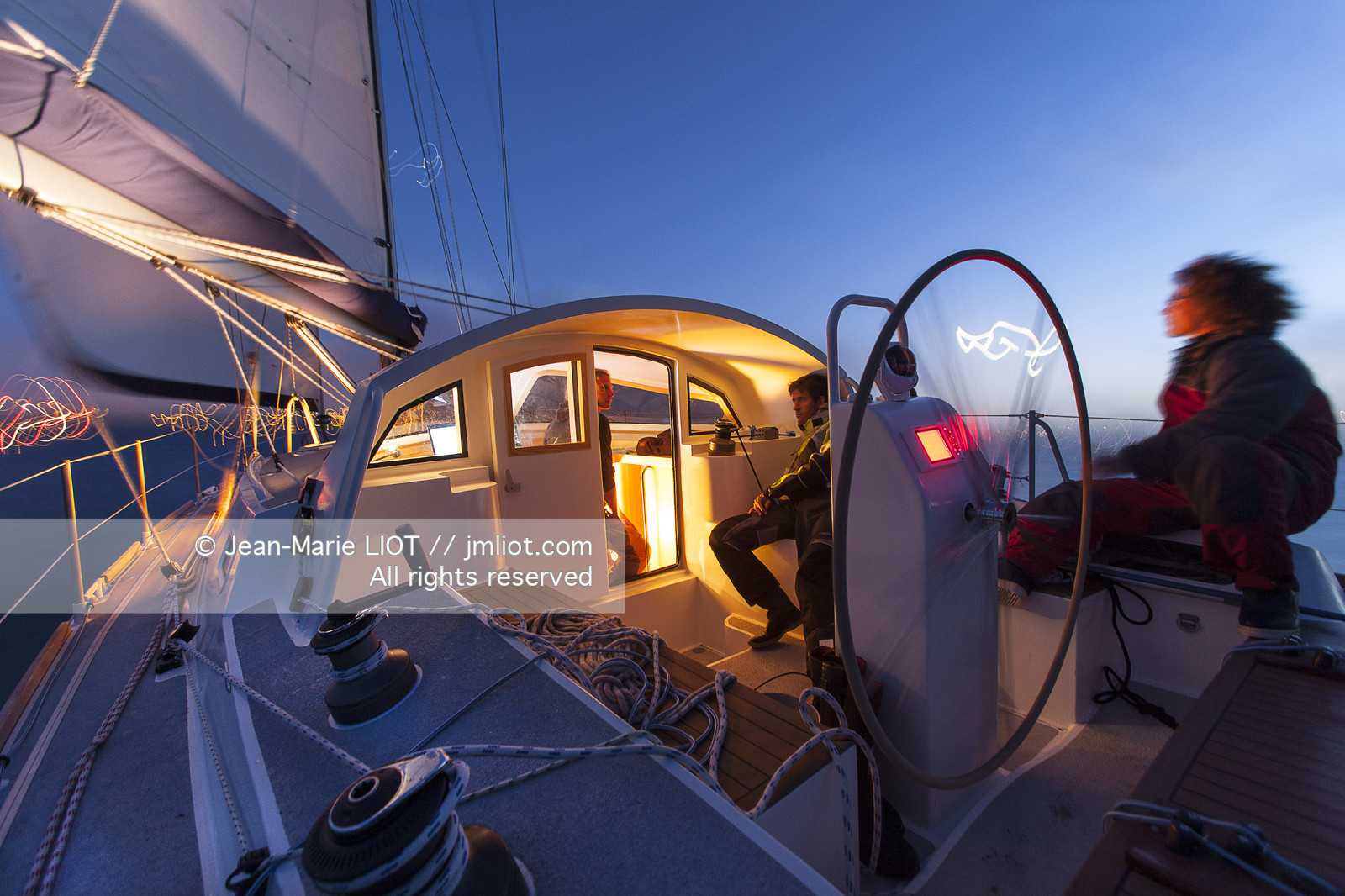 VOILE MAGAZINE 10 09