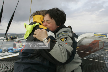 Départ d'Ellen MacArthur à bord du maxi-trimaran B&Q Castorama, pour tenter de battre le record du Tour du Monde en Solitaire sans Escale, à Falmouth (GB), le 27 novembre 2004, photo : Jean-Marie LIOT - www.jmliot.com