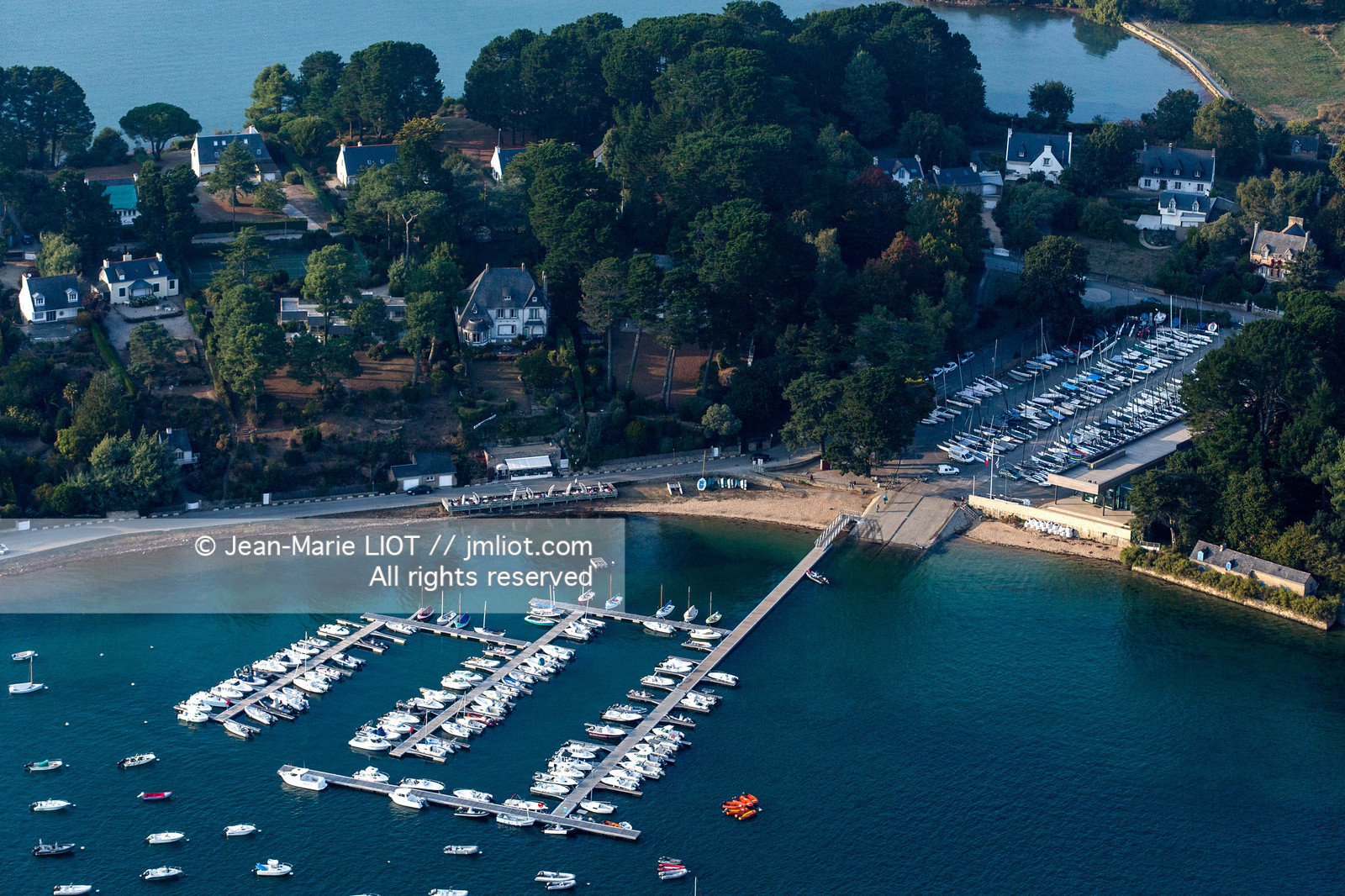 Vue aérienne du port d'Arradon.Photo© jean-Marie Liot.