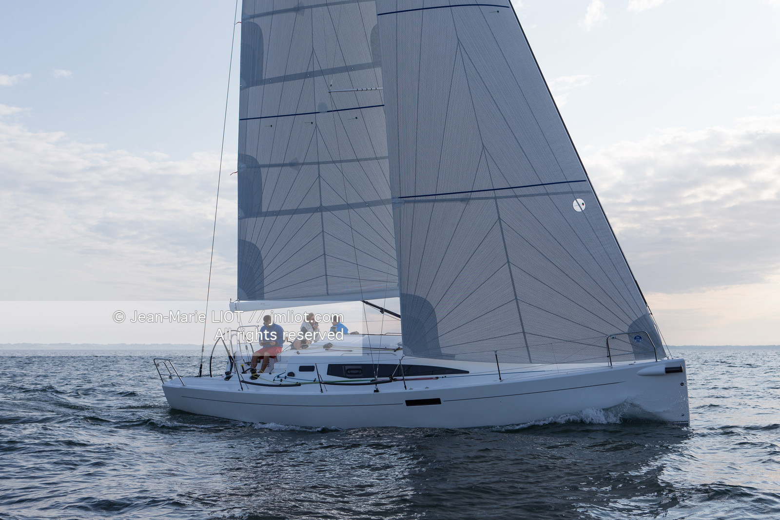 J COMPOSITES 2016 - J112E