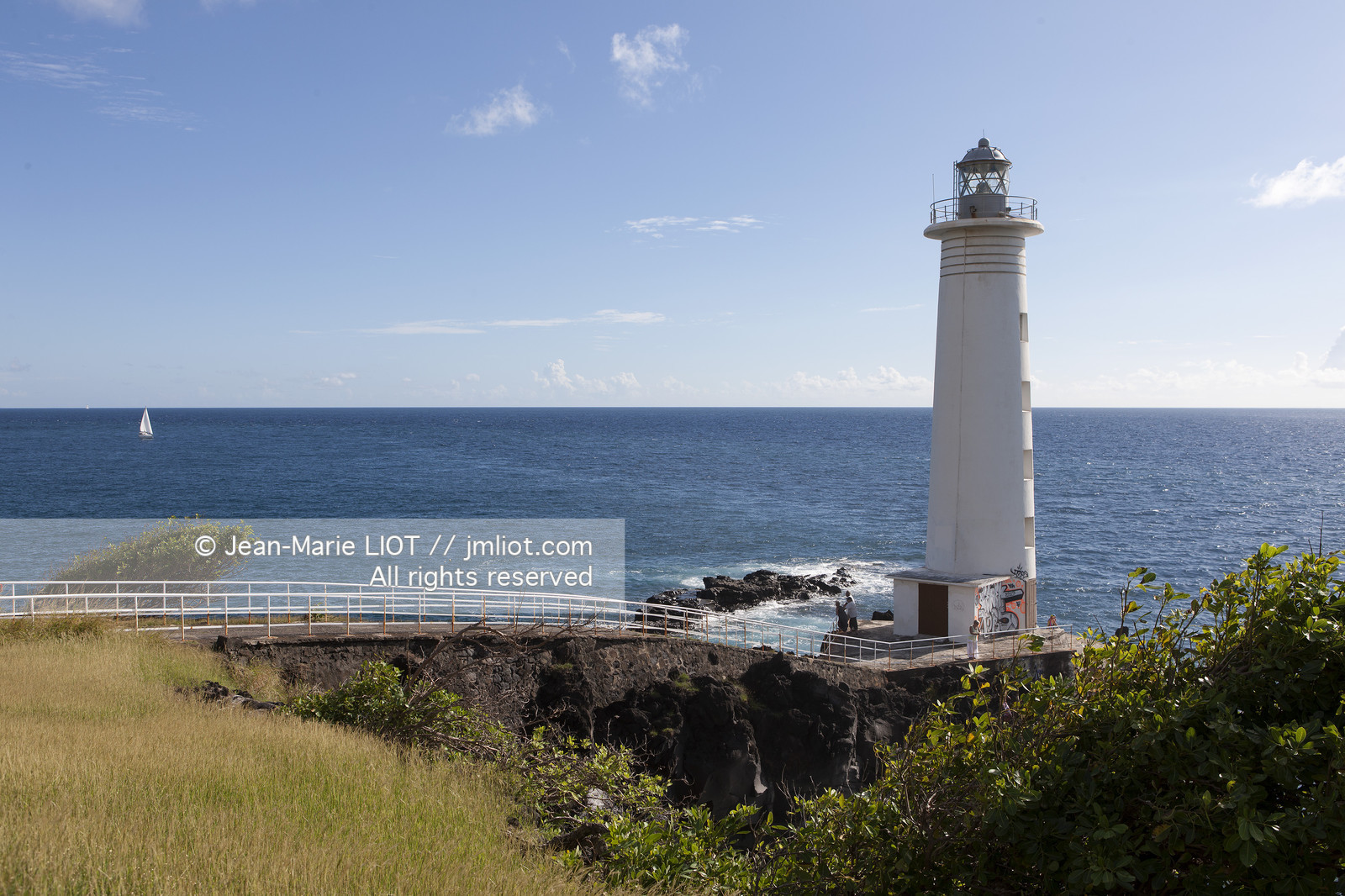 La Guadeloupe est un departement français d'Outre Mer situe dans l'archipel des Antilles. L'ile est bordee d'une part par la Mer des Caraïbes et l'Ocean Atlantique..La guadeloupe est composé de deux îles: la Grande-Terre et la Basse-Terre..Photo © Jean-Marie Liot.