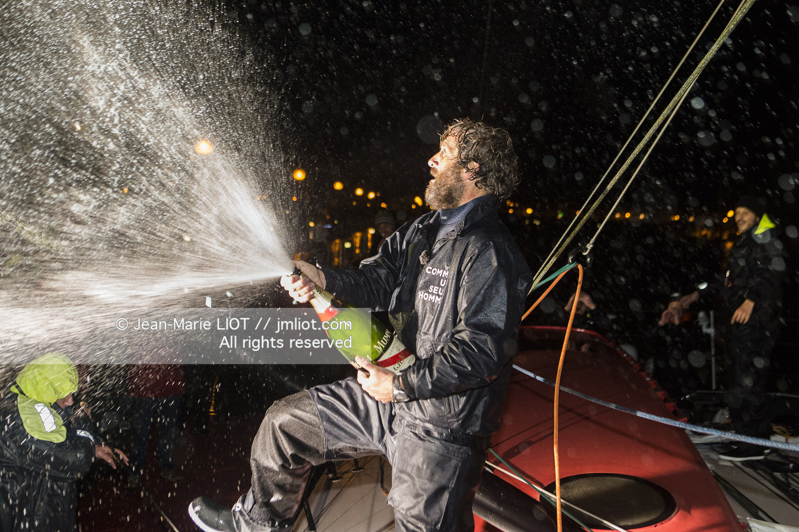VENDEE GLOBE 2016-2017 - ARRIVEE ERIC BELLION - COMME UN SEUL HOMME