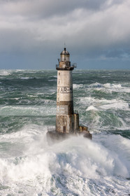 PHARES DANS LA TEMPËTE.
