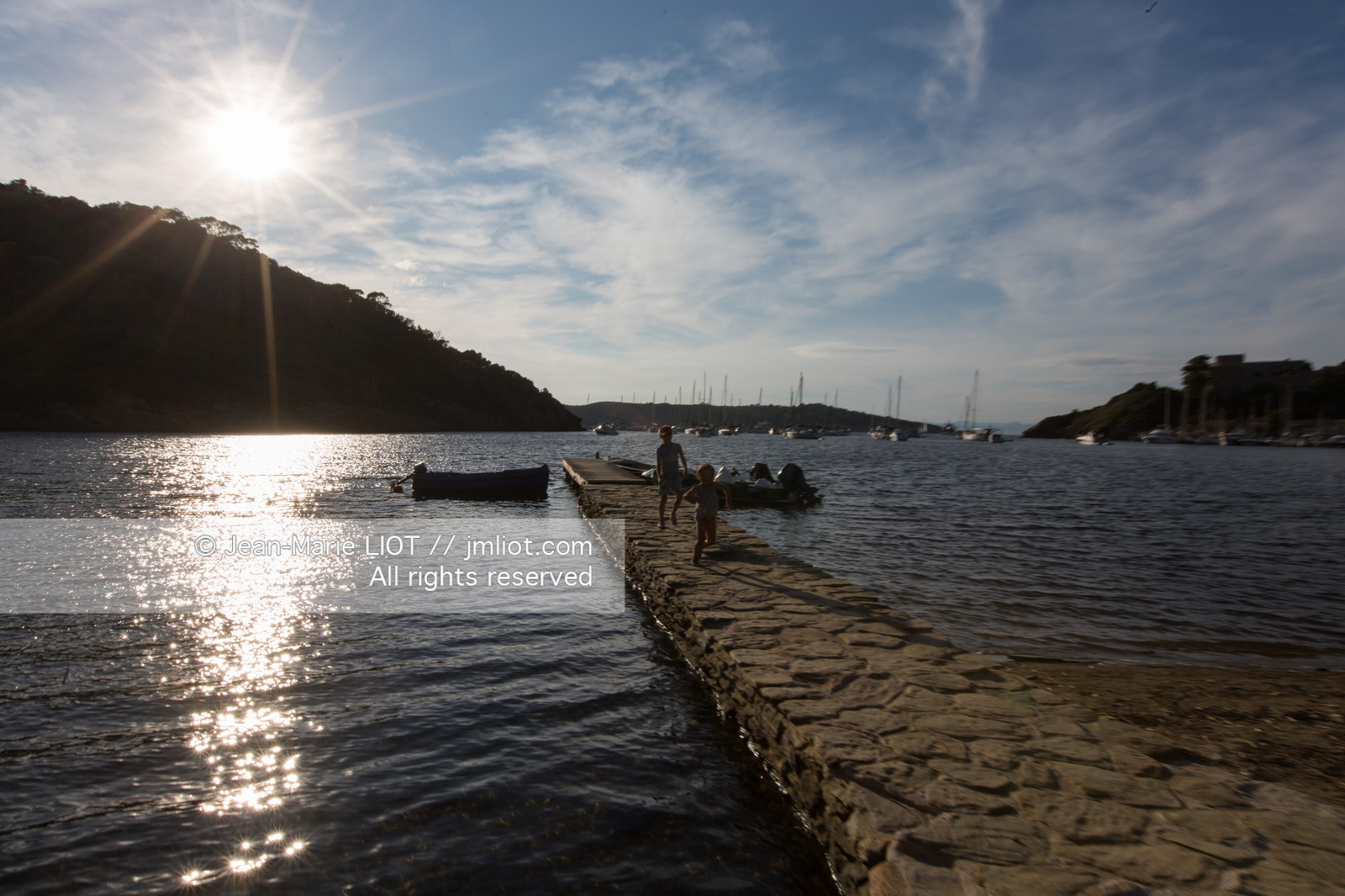 Port-Cros, au large d'Hyères dans le département du Var, petite île de 4 km de long est une réserve de la faune et la flore. Photo © Jean-Marie Liot.