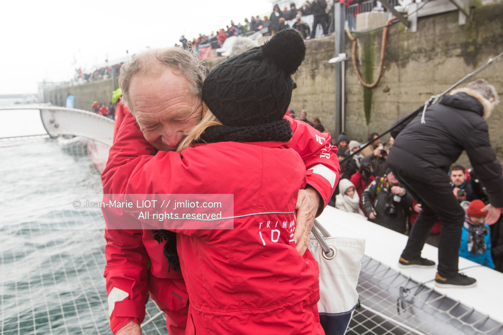 IDEC SPORT- ARRIVEE  RECORD TROPHEE JULES VERNE