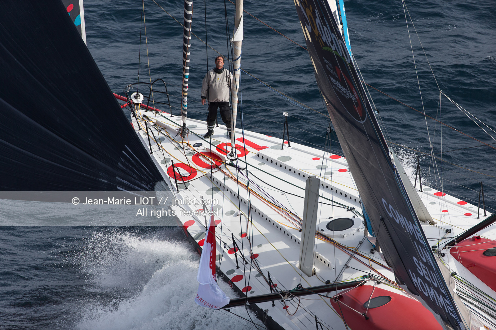 VENDEE GLOBE 2016-2017 - ERIC BELLION - COMME UN SEUL HOMME