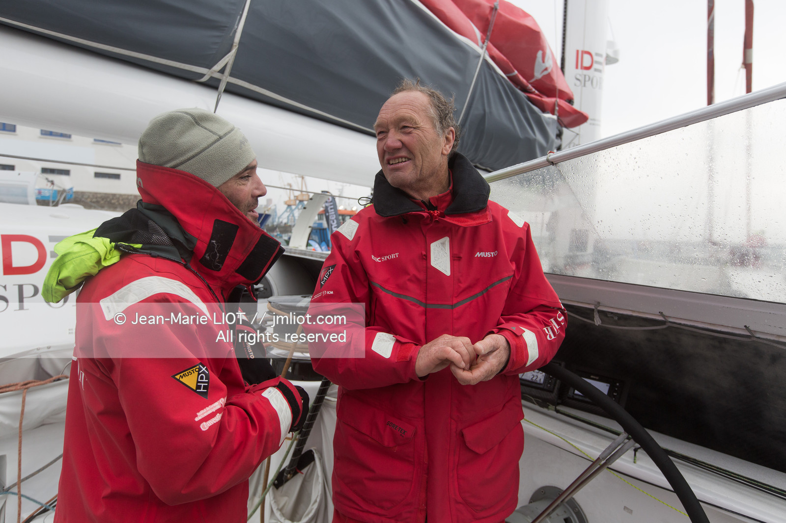 IDEC SPORT- ARRIVEE  RECORD TROPHEE JULES VERNE