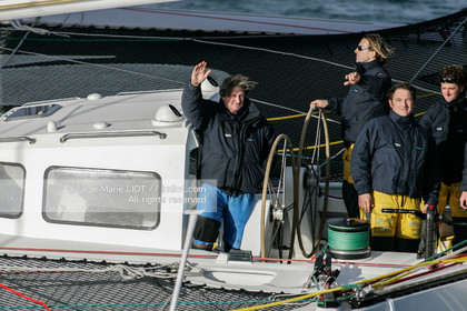 Départ du Trophée Jules Verne du maxi trimaran Geronimo, skipper Olivier de Kersauzon, 28 décembre 2004, Photo Jean-Marie LIOT - www.jmliot.com.