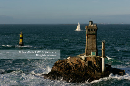 Départ du Trophée Jules Verne du maxi trimaran Geronimo, skipper Olivier de Kersauzon, 28 décembre 2004, Photo Jean-Marie LIOT - www.jmliot.com.