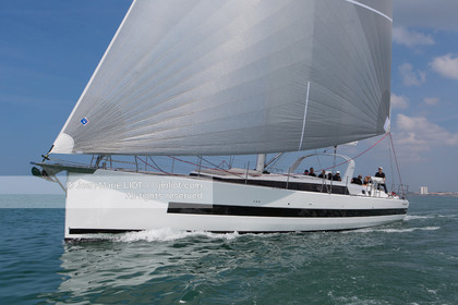 OCEANIS YACHT 62
