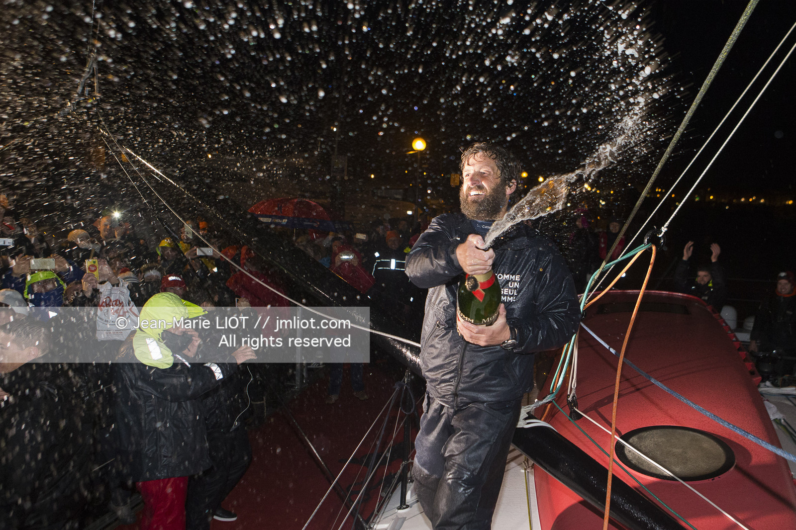 VENDEE GLOBE 2016-2017 - ARRIVEE ERIC BELLION - COMME UN SEUL HOMME