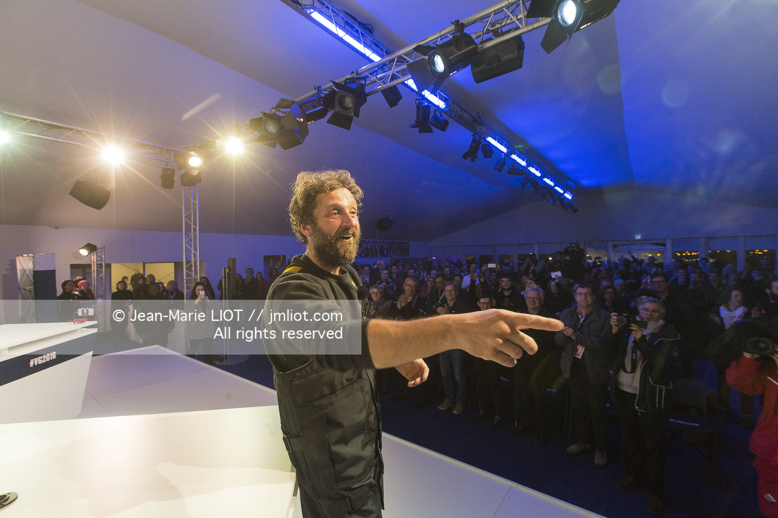 VENDEE GLOBE 2016-2017 - ARRIVEE ERIC BELLION - COMME UN SEUL HOMME