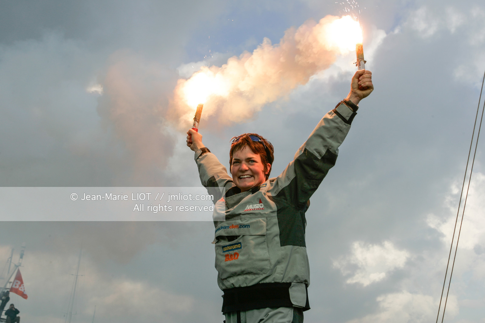 Départ d'Ellen MacArthur à bord du maxi-trimaran B&Q Castorama, pour tenter de battre le record du Tour du Monde en Solitaire sans Escale, à Falmouth (GB), le 27 novembre 2004, photo : Jean-Marie LIOT - www.jmliot.com