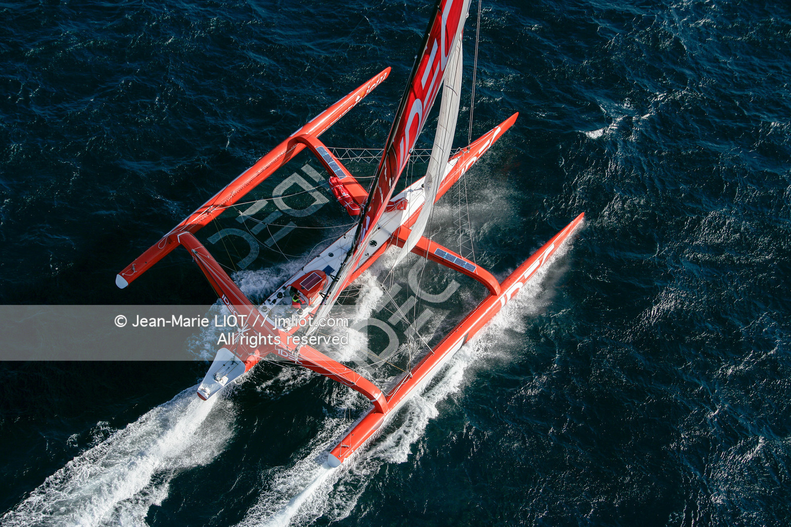 FRANCIS JOYON A L'ENTRAINEMENT SUR IDEC