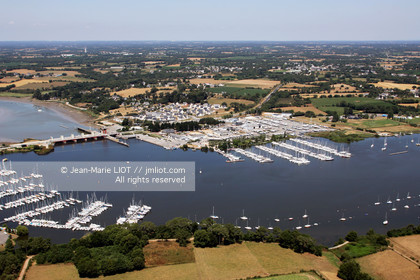 PHOTO ¬© JEAN-MARIE LIOT  TFV06 MENTION OBLIGATOIRE POUR TOUTE UTILISATION DROITS REÃÅSERVEÃÅS TOUR DE FRANCE A LA VOILE 2006 LE 11 JUILLET 2006 RALIEMENT CAMARET LA ROCHE-BERNARD