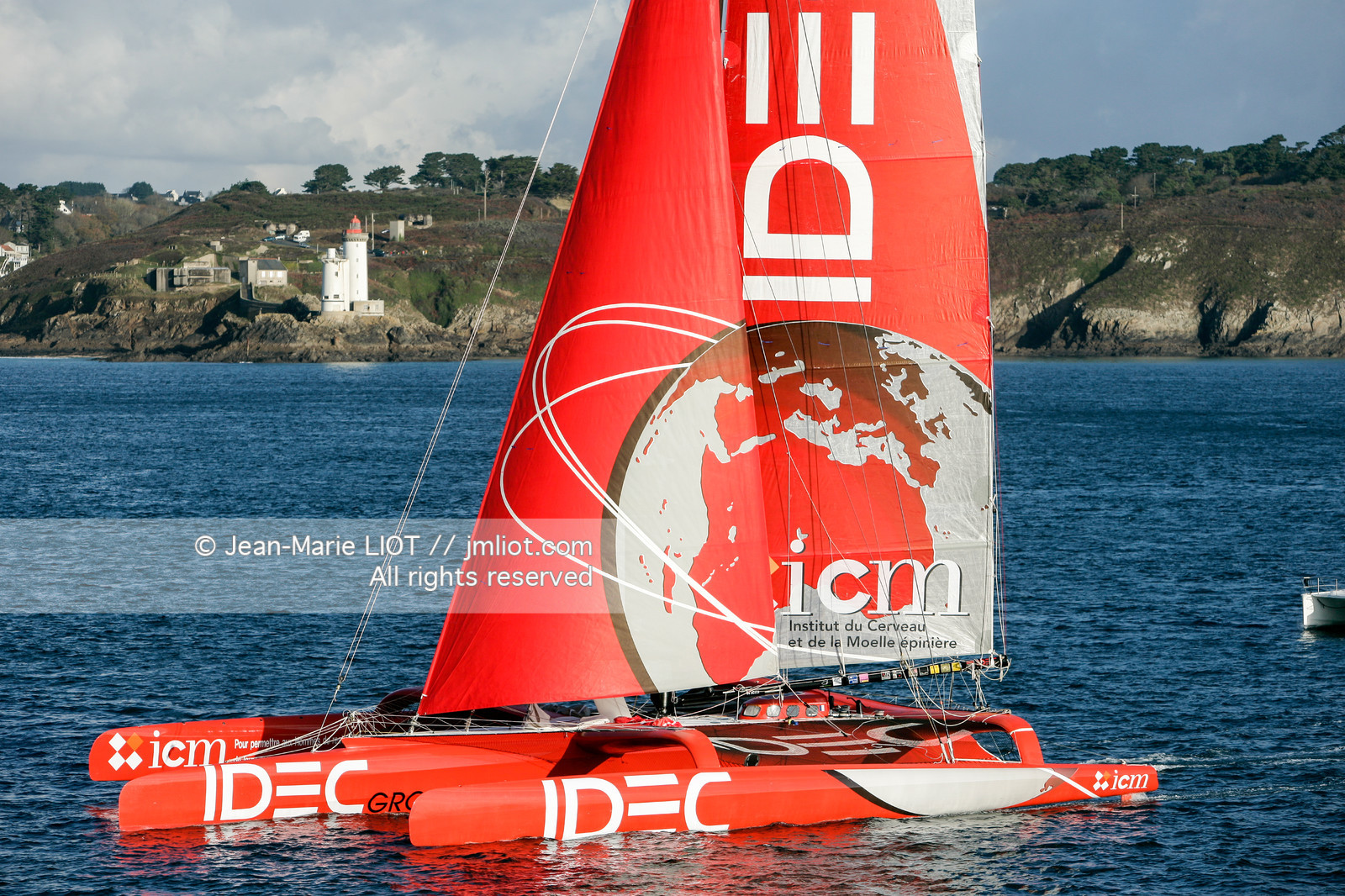 SAILING IDEC & FRANCIS JOYON