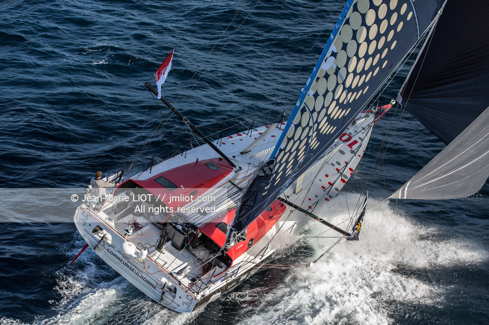 VENDEE GLOBE 2016-2017 - ERIC BELLION - COMME UN SEUL HOMME