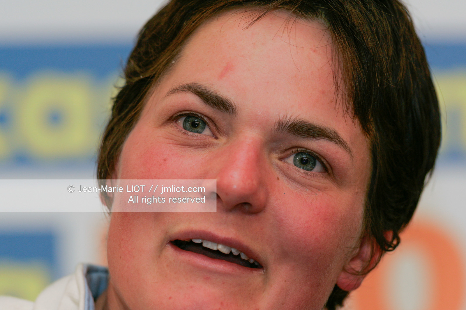 Départ d'Ellen MacArthur à bord du maxi-trimaran B&Q Castorama, pour tenter de battre le record du Tour du Monde en Solitaire sans Escale, à Falmouth (GB), le 27 novembre 2004, photo : Jean-Marie LIOT - www.jmliot.com