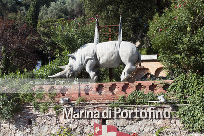 Portofino,le joli port en italien est situé au creux d'une anse sur la côte Ligure. Ce petit port de pêche devenu une des stations balnéaires les plus huppées d'Italie n'a pourtant pas perdu son charme..photo © Jean-Marie Liot.