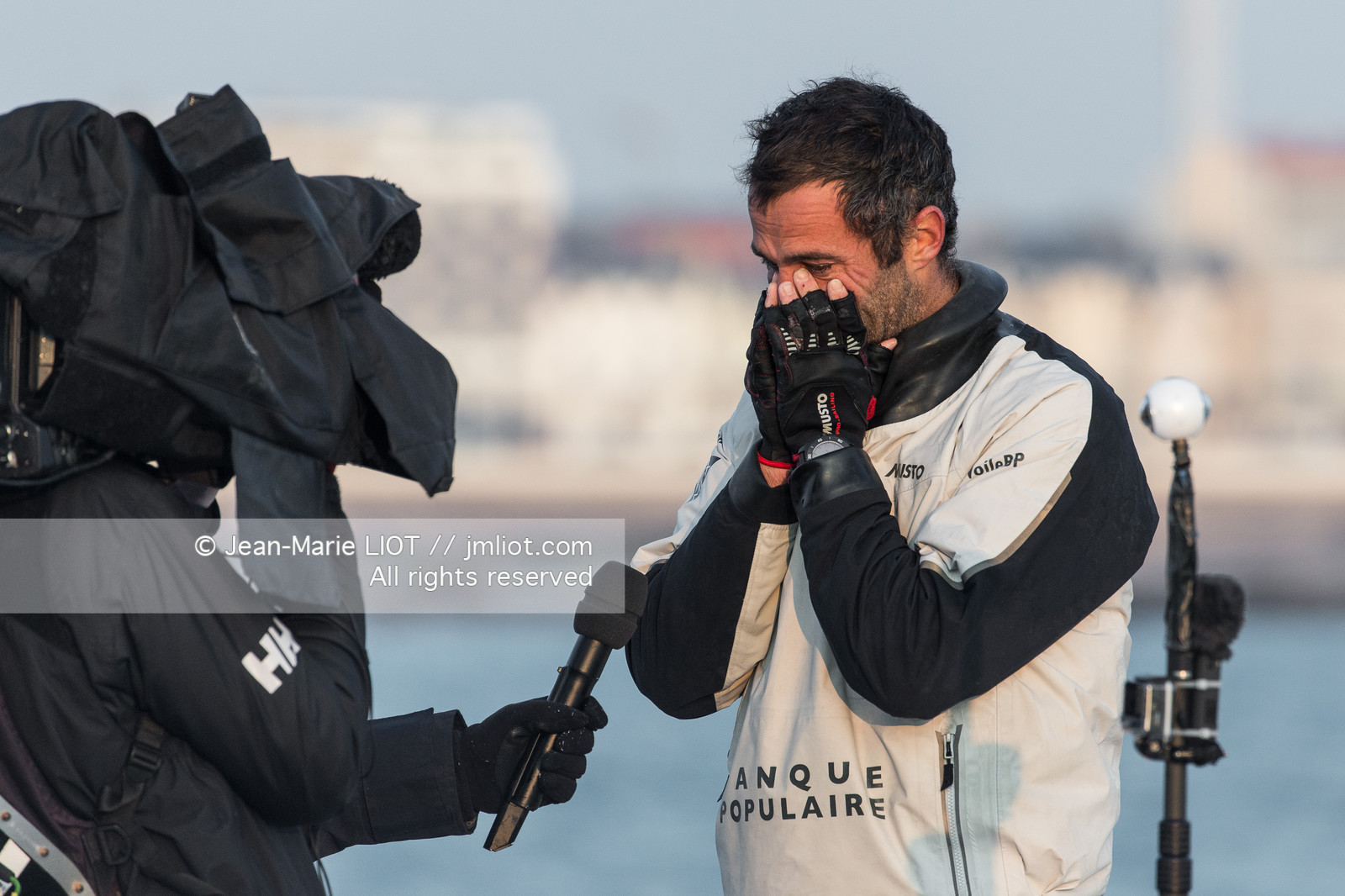 Les Sables d'Olonne, le 19 janvier 2017 arrivée d'Armel Le Cléac'h (FR) skipper de l'imoca Banque Populaire arrive 1er du Vendee globe 2016-2017. Photo © Jean-Marie Liot   DPPI