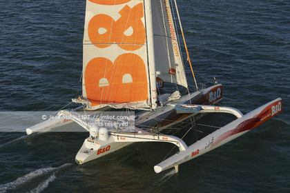 ELLEN MACARTHUR - MAXI TRIMARAN